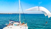 Catamaran family friendly Tour to Isla Mujeres with lunch
