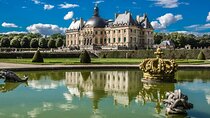 Chateau of Fontainebleau and Vaux le Vicomte 9-Hour Private Tour