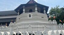 Kandy Heritage City Tour by tuktuk 