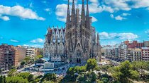 Private Guided Tour of Park Guell and the Sagrada Familia with Tapas