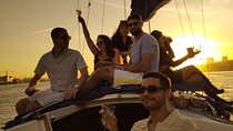 Porto: Private tour on vintage sailboat with sunset option