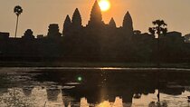 Small-Group Explore Angkor Wat Sunrise Tour with Guide 