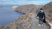 Santorini Caldera Hike from Fira to Oia with Guide