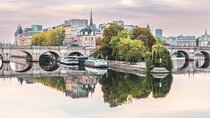 Paris History Walk: Medieval Marais, Notre Dame Islands & Stories