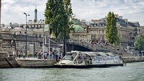 Paris: Batobus Hop-On Hop-Off Cruise & Landmarks Audio Tour