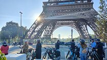 Paris : Private electric bike tour with wine and cheese tasting 