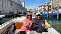 Chioggia: Canals boat tour and take picture of cruise ship