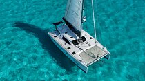 Cancun: Private Catamaran with Open Bar & Snorkeling Option