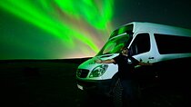 Northern Lights & Hot Choco: Private 4x4 Tour from Reykjavik