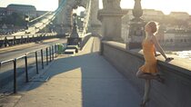 Iconic Moments at Chain Bridge Photoshoot Experience