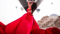 Private Romantic Photoshoot in Cappadocia with Balloon View