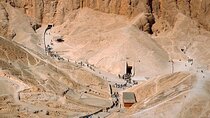 Valley of the Kings and Queens Guided Tour with Lunch from Luxor 