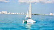 Isla Mujeres Catamaran from Cancun with Open bar and lunch