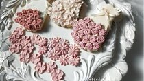 Cooking experience to squeeze “sakura” with icing cream in Tokyo