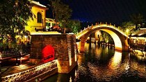 Beijing Hutong Night Tour with Yunnan Style Dinner and Boat Ride
