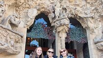 Barcelona: Gothic Paths, Tapas & Sagrada Familia Private Tour