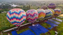 Balloon over the City of the Gods in Teotihuacan 