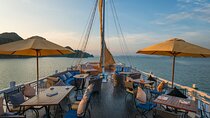 Halong Bay Tung Sau & Trinh Nu 3D2N Private Cruise