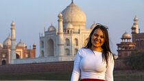 Taj Mahal Sunrise Tour from Delhi By Car
