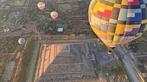 Private Balloon Flight over Teotihuacan plus Breakfast and Entry