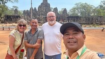 A Day Angkor Wat tour with Tour Guide 