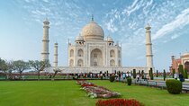 Private 2-Day Tour to Taj Mahal, Agra from Goa with Both side Commercial Flights