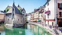 Private Transfer: Zurich to Lyon,2h of sightseeing stop in Annecy