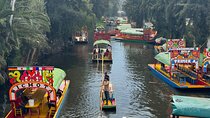 Boat tour in Mexico City with Live Guide with Food and Drinks