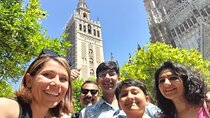Exclusive Tour with Cathedral - Giralda Tower and Columbus tomb