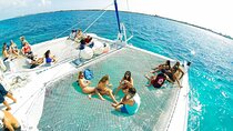 Isla Mujeres: Catamaran Tour with Snorkeling Food, Drinks, Beach