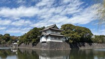 Imperial Palace and East Gardens Private Walking Tour in Tokyo