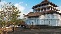 Three temples with Peradeniya & Nelligala Day Tour from Kandy