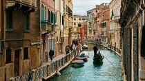 Walking Tour in Venice and Gondola Ride