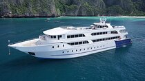 Phi Phi Island Trip with Big Boat from Phuket
