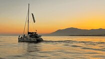Marbella: Catamaran Sunset Cruise with Snacks and Drinks