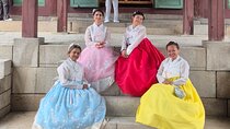 Hanbok Experience: Bukchon & Royal Palace Tour