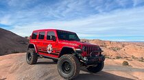 Follow Along and Ride Along Off Road Jeep Tours in Moab Utah