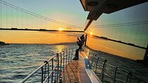 Luxury Bosphorus Sunset Yacht Tour With Unlimited Wine and Snacks