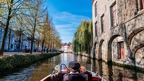 Private Bruges Historical Walking Tour with Canal Cruise