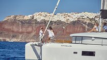 Santorini Oia: Caldera Classic Day Cruise with Snacks & Drinks