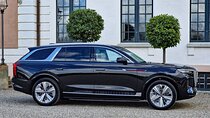 Paris Airport CDG Private Transfer by Luxury SUV Hongqi or MB Van