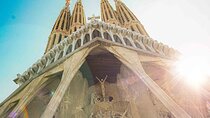 Small Group Tour in Barcelona Sagrada Familia with Tickets