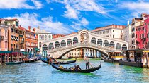 Venice Shared Gondola Ride: 30 Minutes through Grand Canal