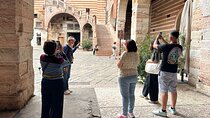 Verona Must-See Sites: Guided Walking City Tour with local Expert