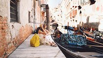 Guided City Walking Tour with Gondola Ride in Venice