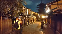 Kyoto: Night Stroll Through the Enchanting Gion District