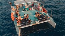 Cabo Catamaran Cruise – Arch, Snorkeling, Open Bar & Snacks