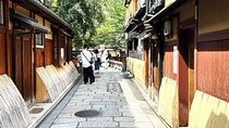 Kyoto: Yasaka Shrine, Gion & Nishiki Market Walking Tour