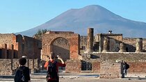 From Naples a Guided Tour of Pompeii in Small Groups