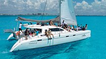 Cancun Catamaran: Sail to Isla Mujeres + Buffet & Drinks